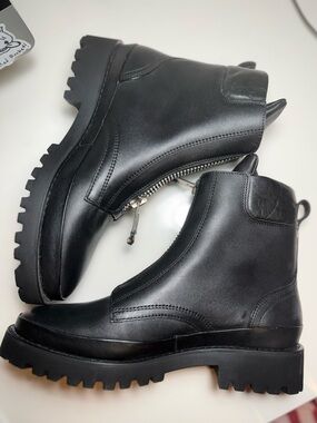 Women’s Black Leather Zip Chelsea Boots